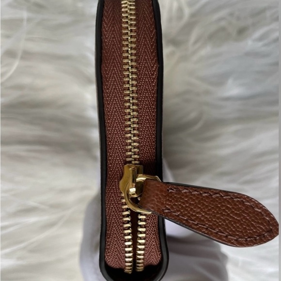 Burberry Elmore Leather Zip Around Wallet - Picture 11 of 11